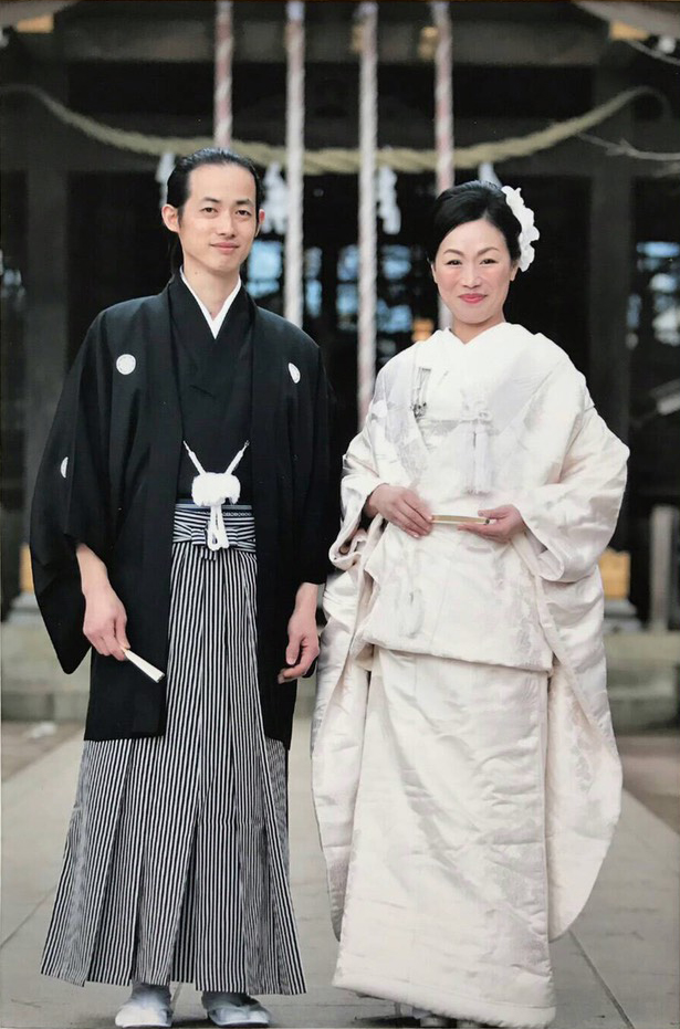 入籍から７年目、子供たちと一緒に神社挙式